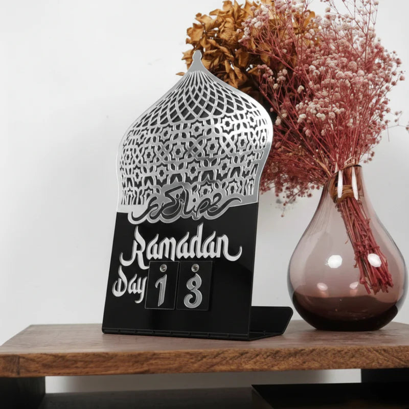 Acrylic Ramadan Countdown Calendar – Luxury Mirror Gold & Matte Black Tabletop Decor